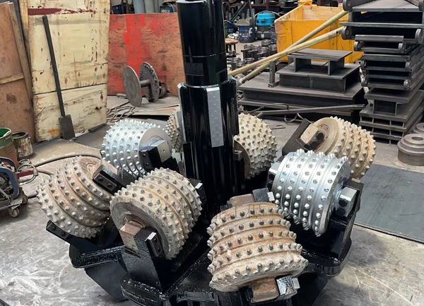 反井鉆機(jī)擴(kuò)孔鉆頭 1.5米反井鉆機(jī)擴(kuò)孔大鉆頭