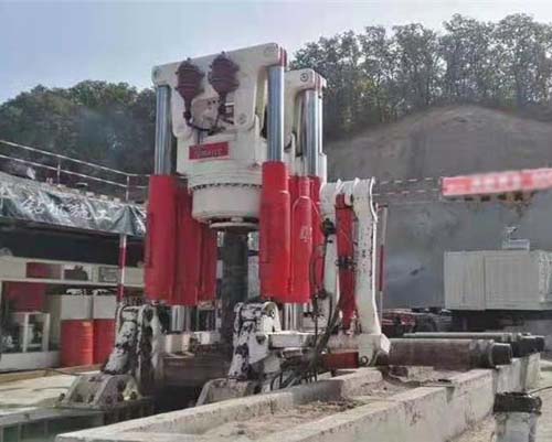 反井鉆機輔助裝置 反井鉆機輔助裝置