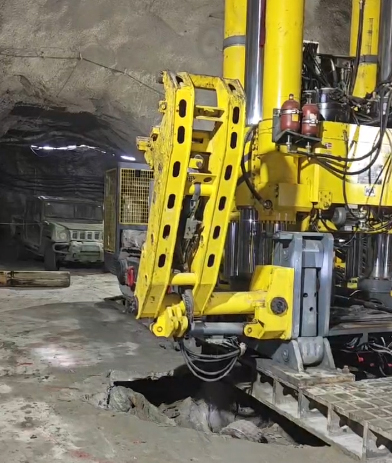 直径6米 深度106米矿井通风贯通